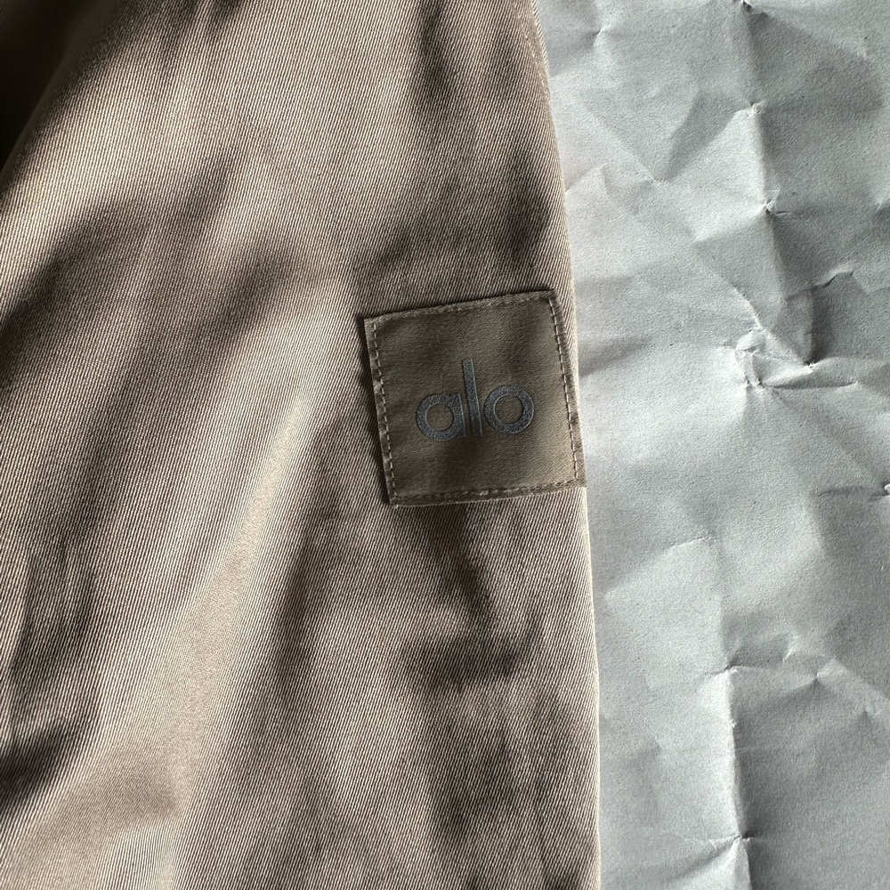 Women’s Alo Cargo Trouser - Picture 5 of 8